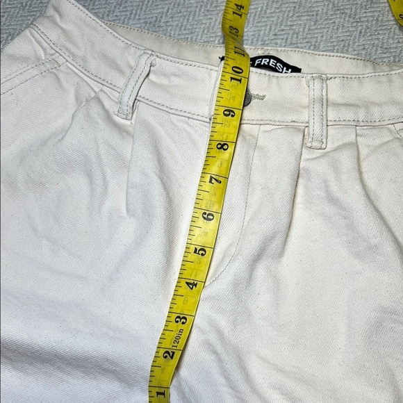 Joe Fresh Women's Cream Cuffed Denim Shorts.  Size 25 - Picture 6 of 9